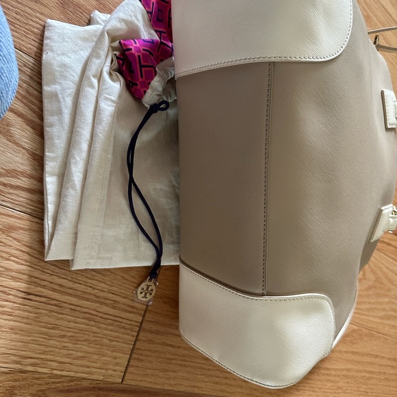 Tory Burch Robinson Colorblock Triangle Tote - Picture 4 of 11